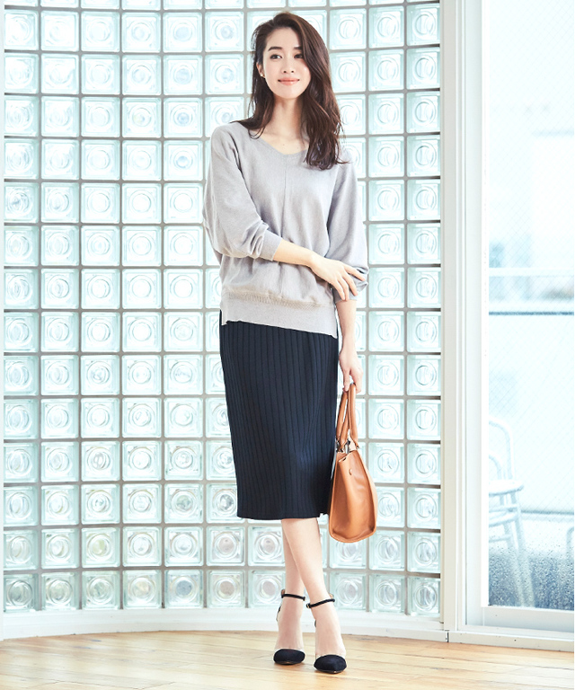 Vネックドルマンスリーブライトニットプルオーバー