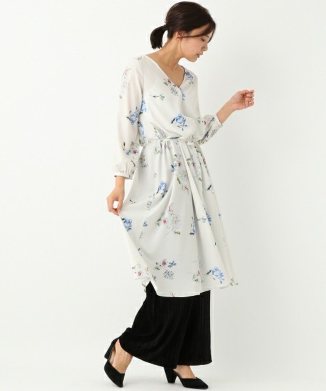 apart by lowrys デシンフラワープリントワンピース