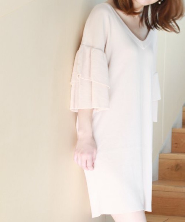 フリルニットワンピース