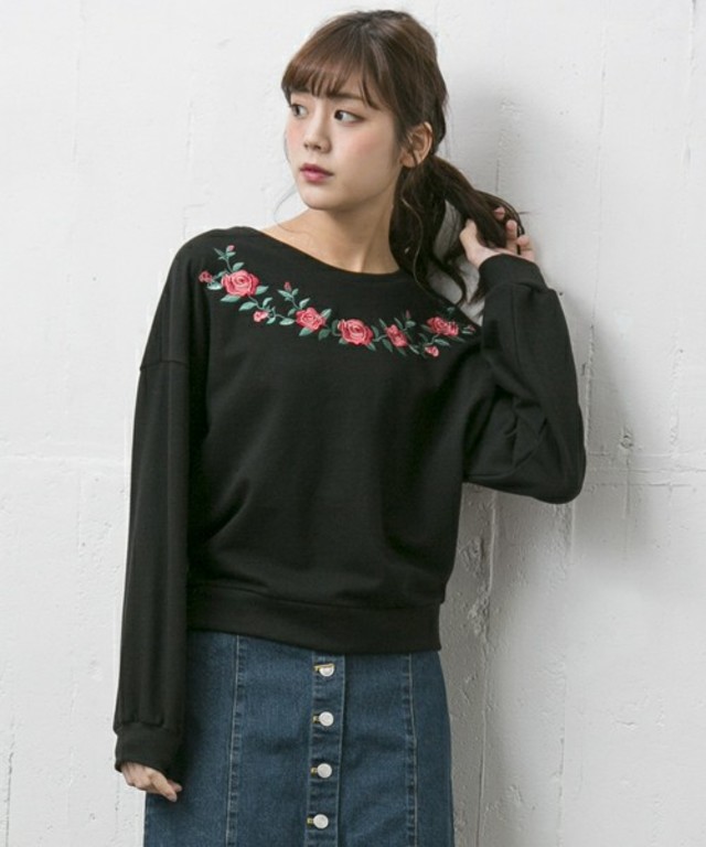 INGNI　花柄刺繍裏毛トップス