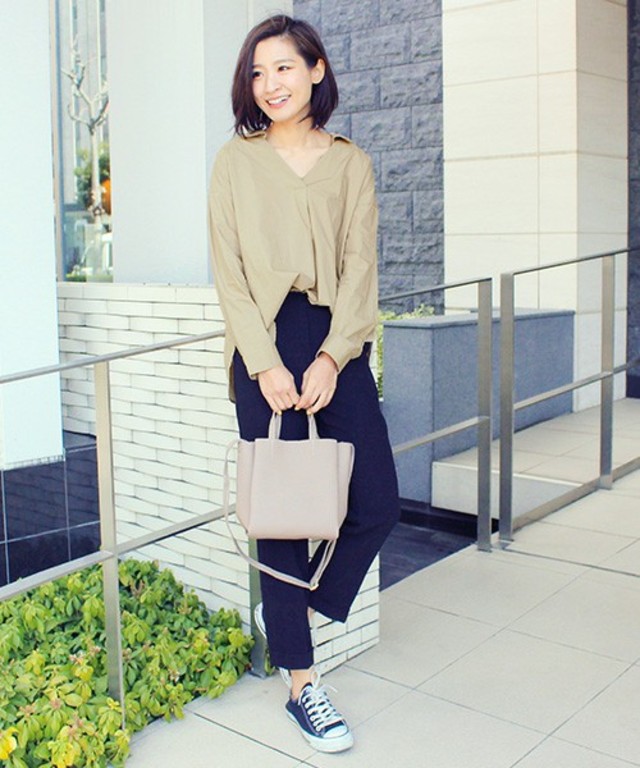 Vネック　スキッパーシャツ