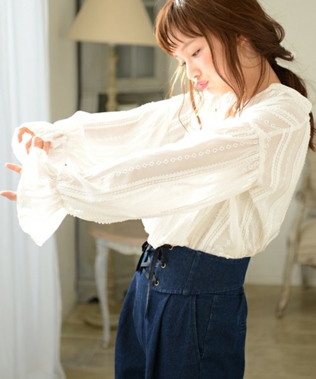 シフォン刺繍ブラウス