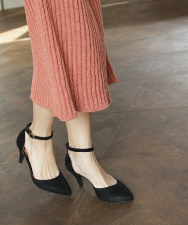 SESTO アンクルストラップのポインテッドトゥパンプス