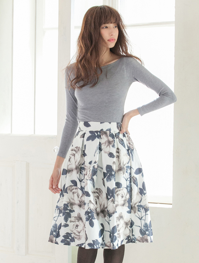 fifth　フラワーモチーフタックフレアスカート