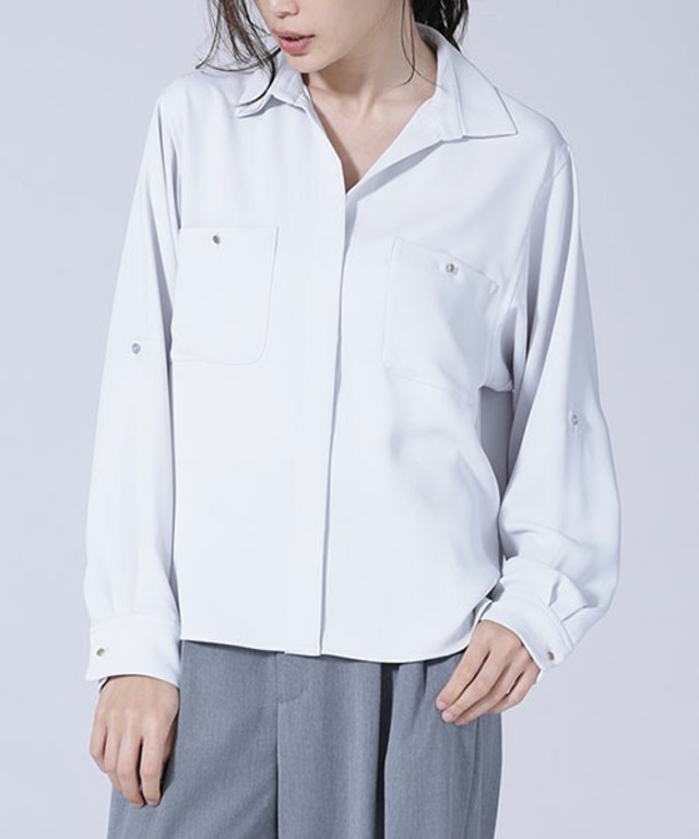 バックスリットとろみシャツ