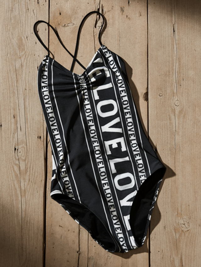 レースアップスイムスーツ