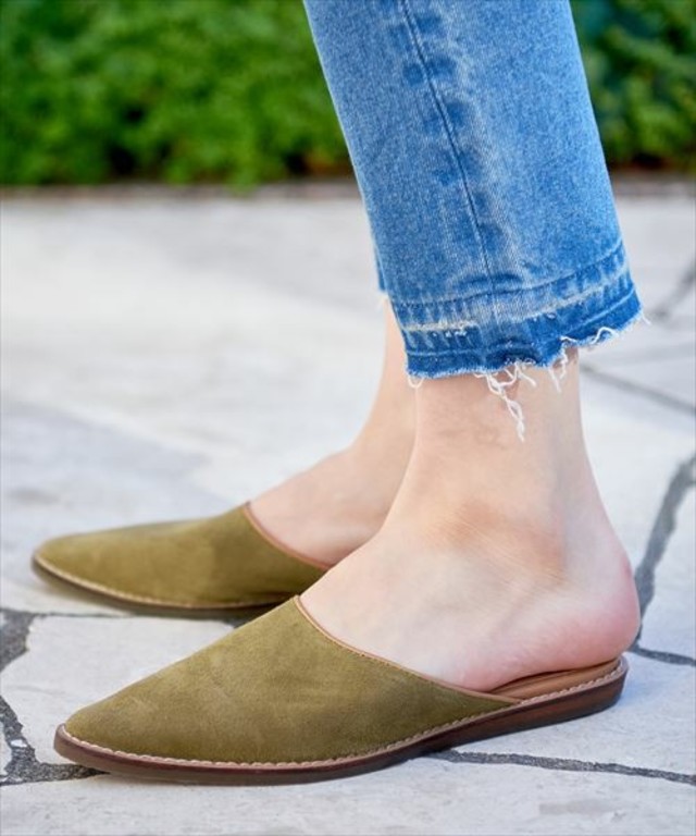 ADAM ET ROPE' スエードバブーサンダル