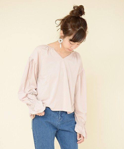 Kastaneバルーン袖シャーリングプルオーバー