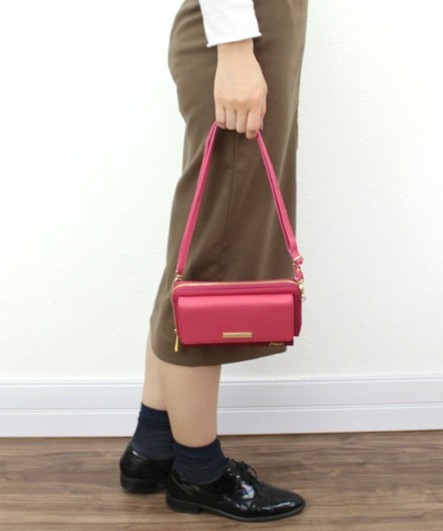 金具使いショルダーウォレット