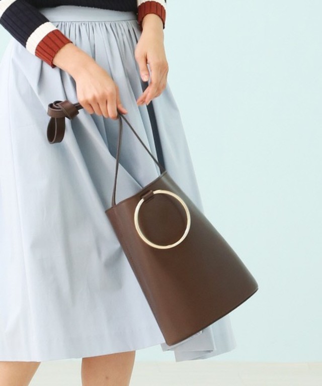 Rouge vif レザーリングハンドルショルダー