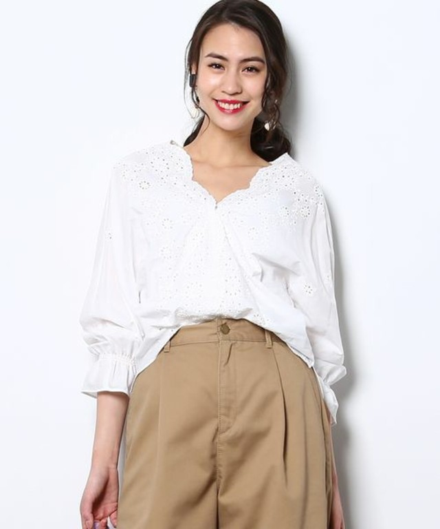 VIS パンチングレースボリューム袖ブラウス