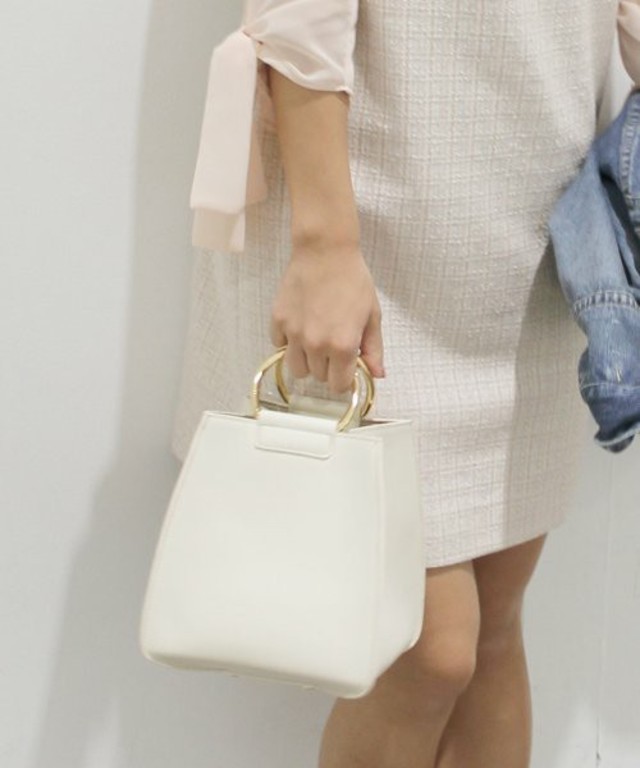 LIMITLESS LUXURY リングハンドルショルダーバッグ