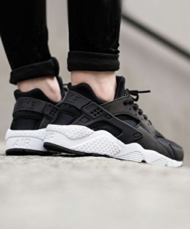 WMNS NIKE AIR HUARACHE RUN SE / NIKE