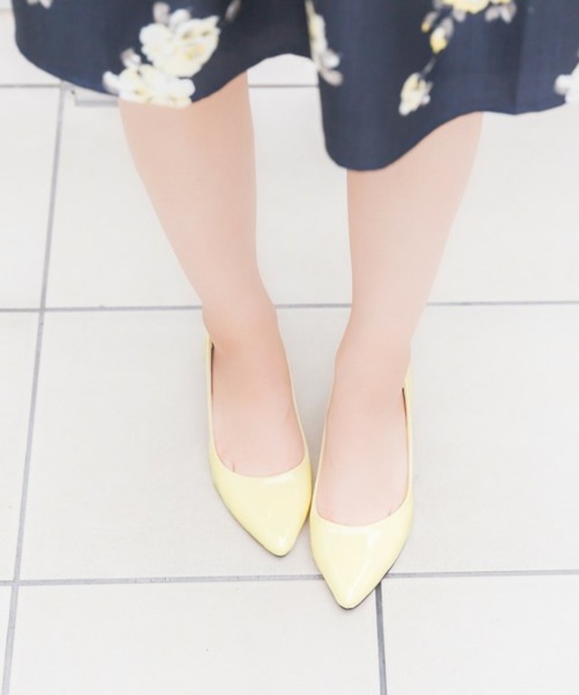 menue ポインテッドトゥ ミドルヒールパンプス