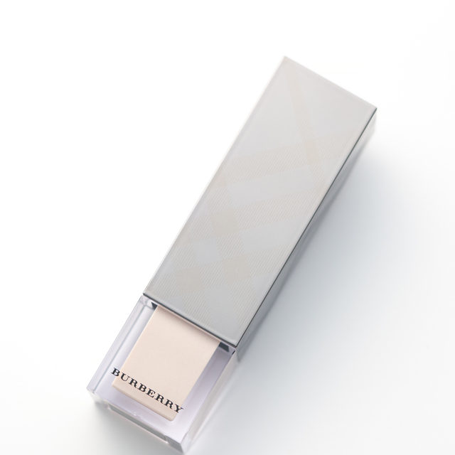 バーバリー フレッシュグロウ ルミナスフルイドベース 01