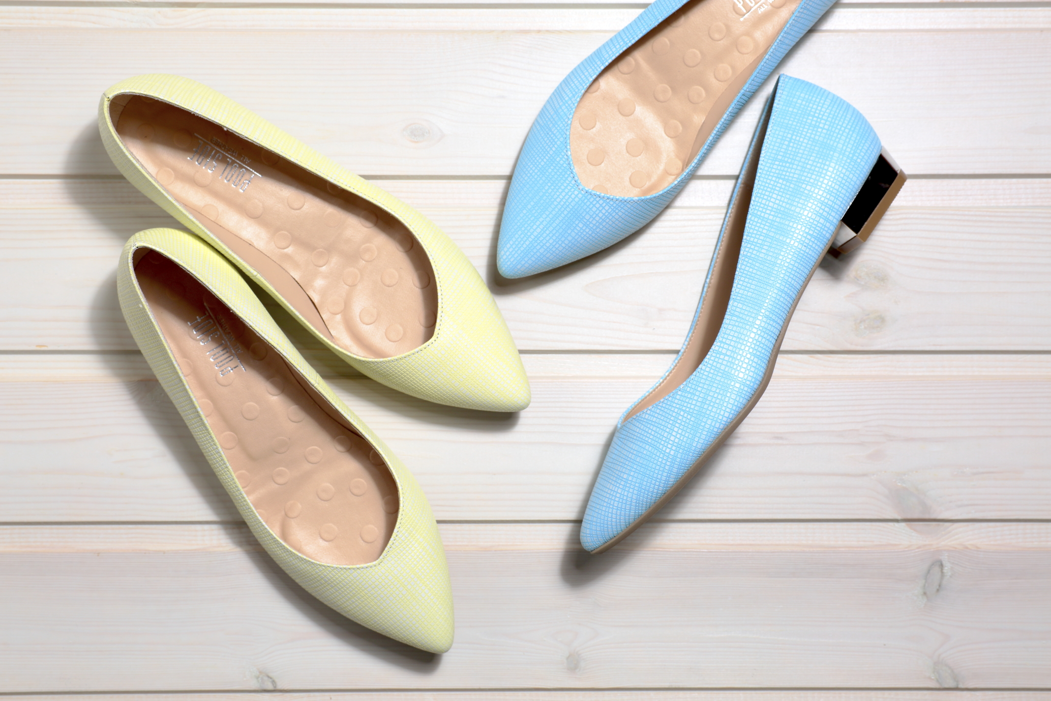 型押しレザーフラットパンプス