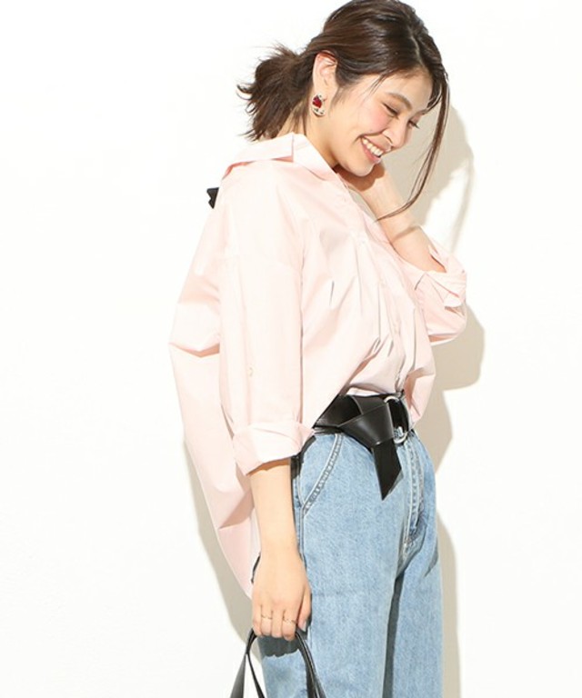 バックリボンシャツ