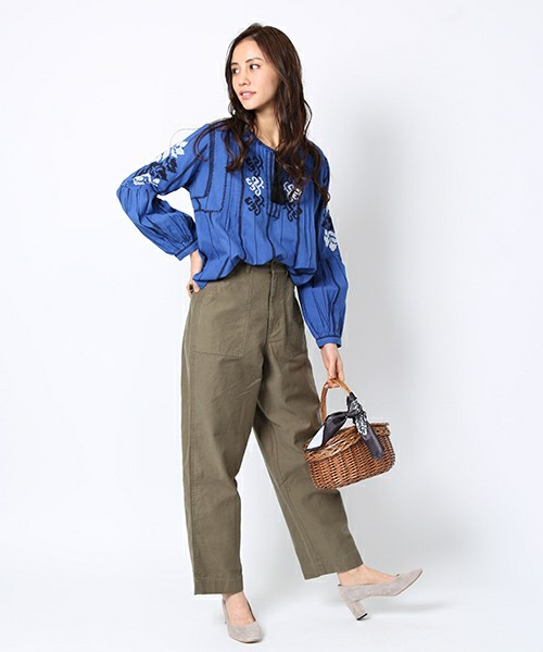 ストライプ刺繍ブラウス