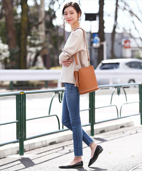 スタッズ付きバケツバッグ