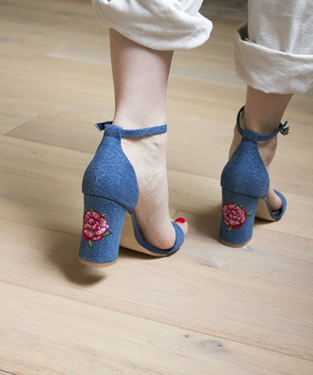 vanitybeauty 刺繍アンクルストラップサンダル