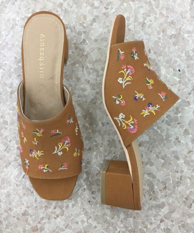 vanitybeauty　刺繍ミュールサンダル
