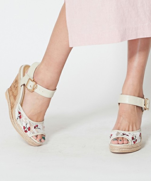 Supreme.La.La　レースｘフラワー刺繍サンダル