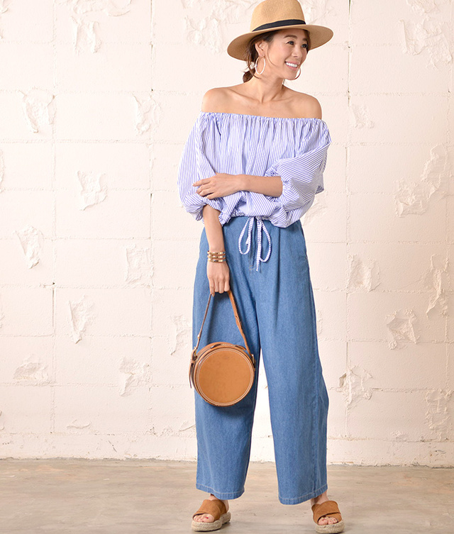 2wayで着られるオフショルダーブラウス