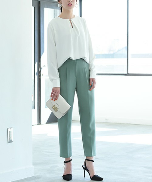 marjour タックテーパードパンツ