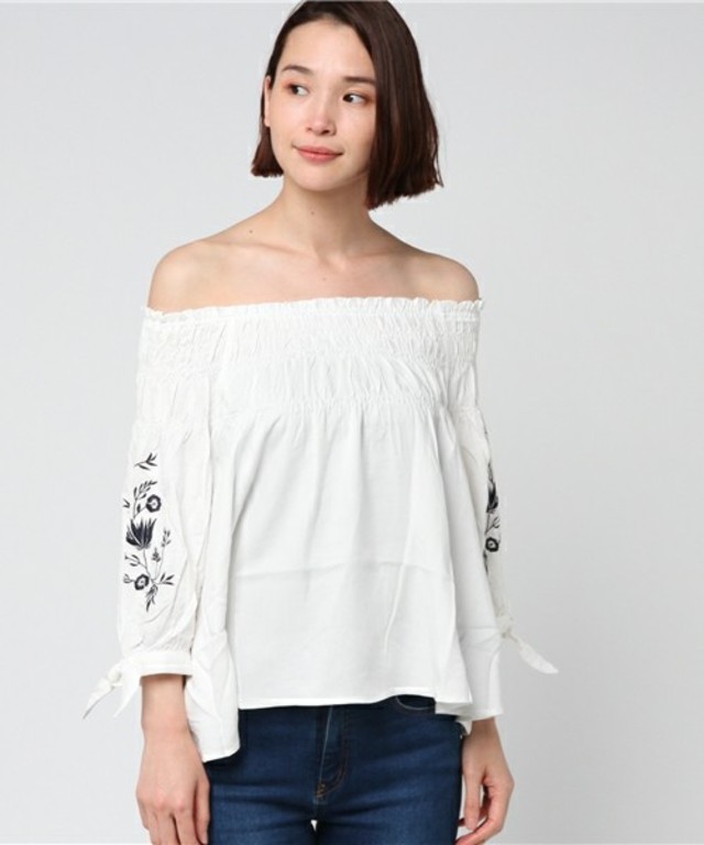 Ray Cassin　刺繍入りオフショルブラウス