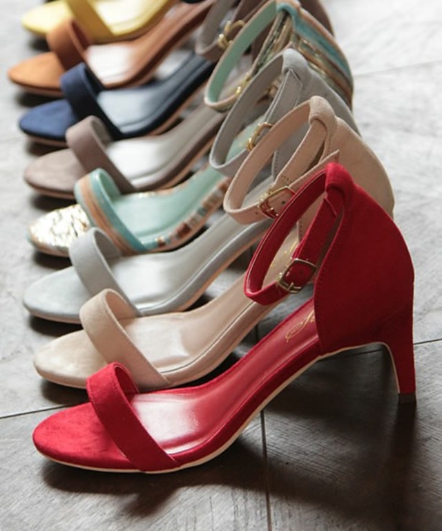 SESTO 屈曲ソールで歩きやすい！美脚ピンヒールの華奢アンクルストラップサンダル