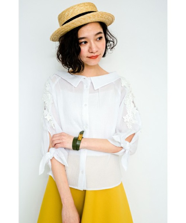 doll up oops　レースモチーフ　スリット　ブラウス