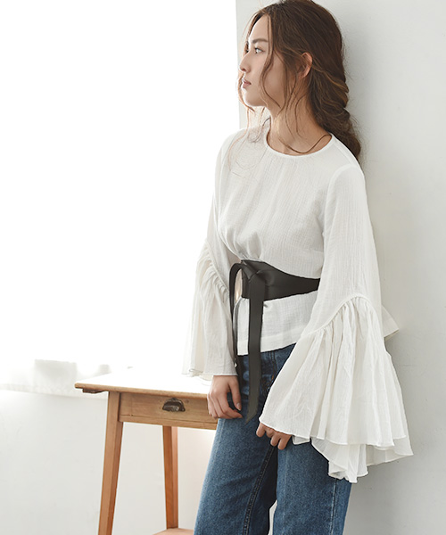 ボリュームフレアスリーブブラウス