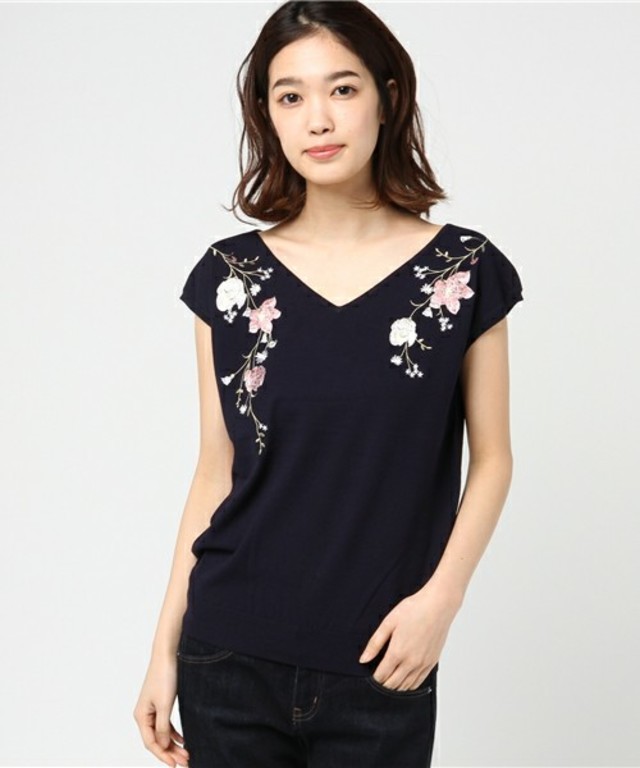 Apuweiser-riche ラインフラワー刺繍ニット