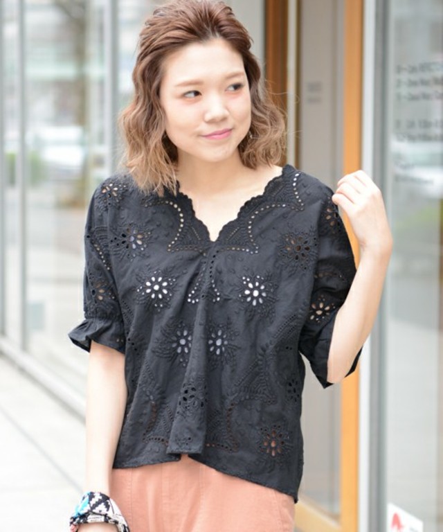 Discoat Parisien スカラップ刺繍ブラウス