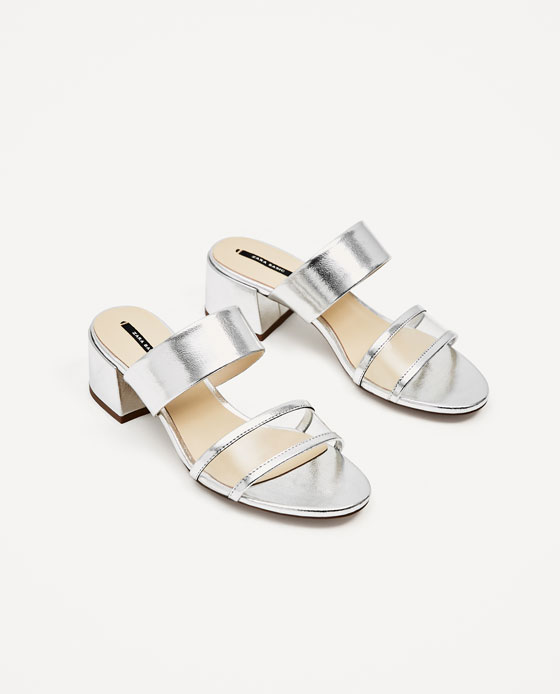 シルバーカラーミディアムヒールサンダル