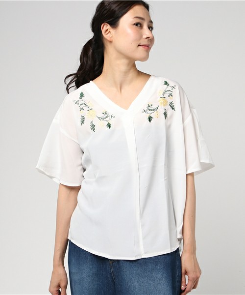 Green Parks Vネック刺繍フレアブラウス
