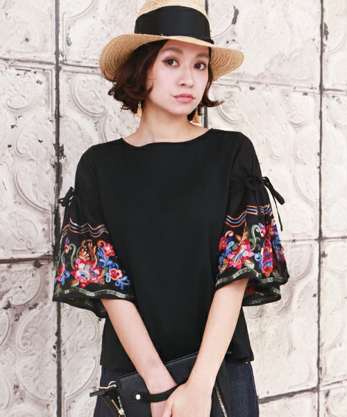 花柄刺繍 ボリュームスリーブTシャツ(Bou Jeloud)