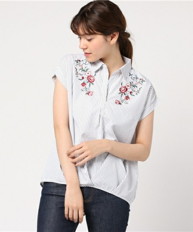 GIORDANO　花柄刺繍スキッパープルオーバーシャツ