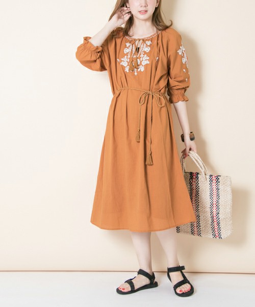 刺繍ワンピース