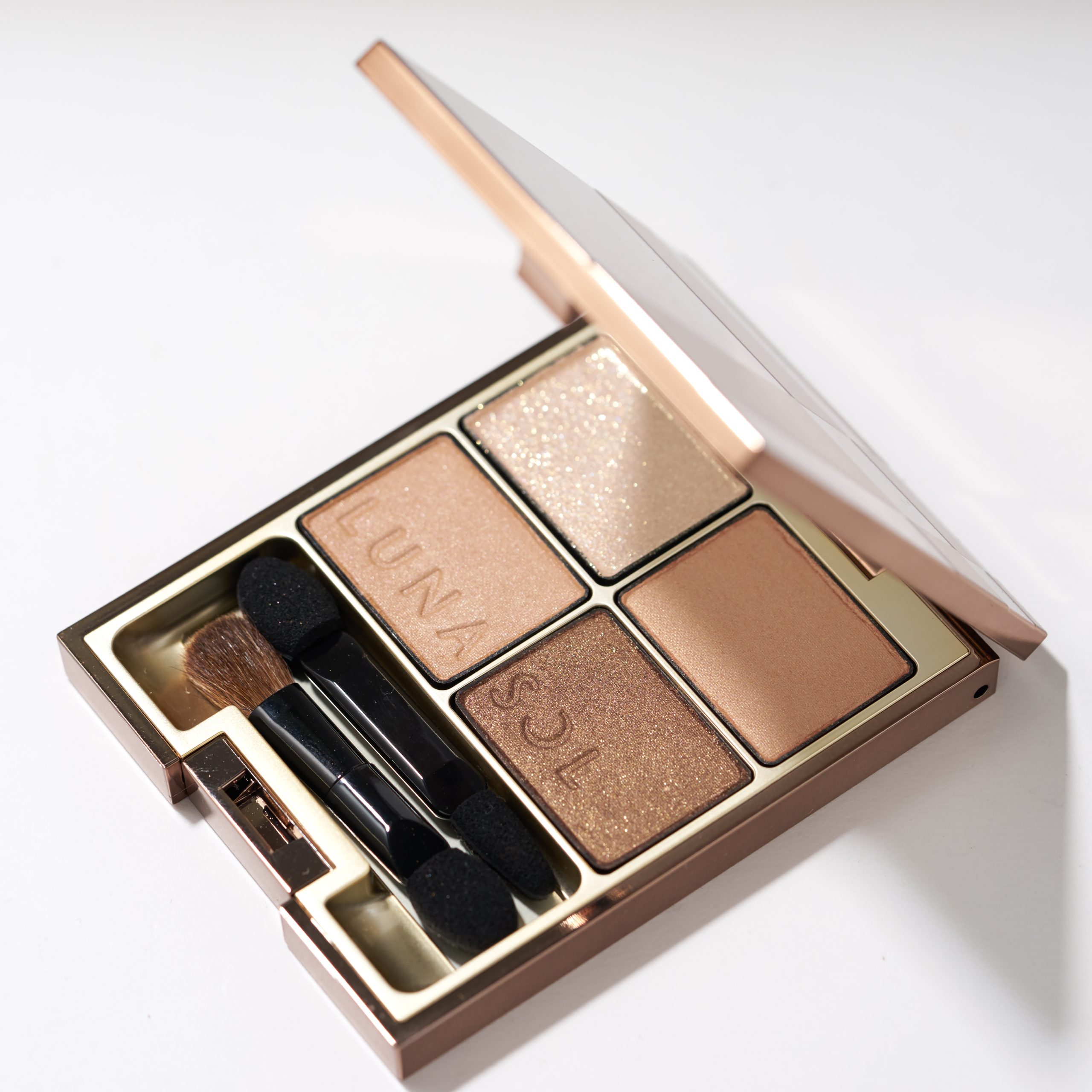 ルナソル スキンモデリングアイズ 01