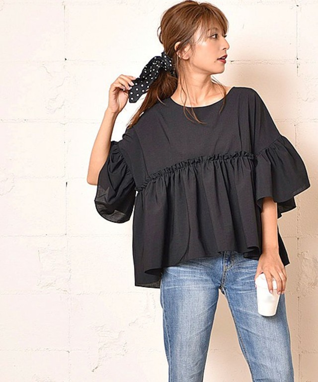 coca  たっぷりフレア袖フリルブラウス