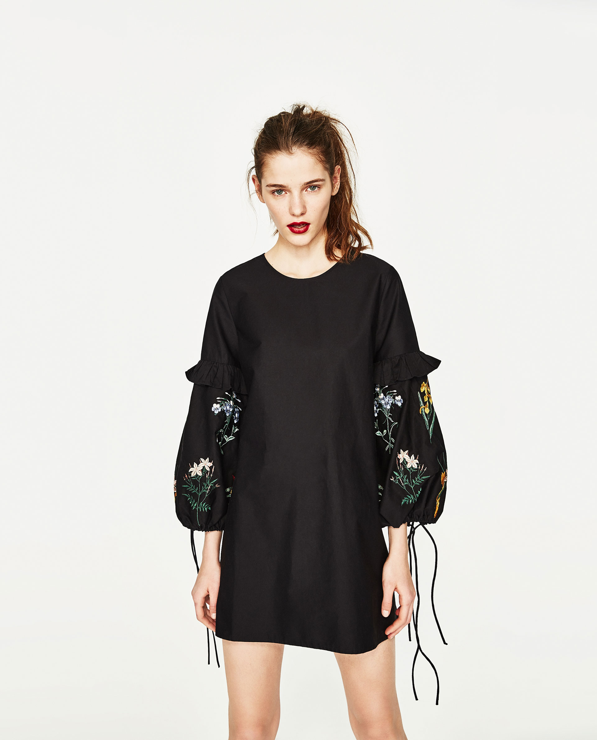 袖刺繍ディティール入りワンピース