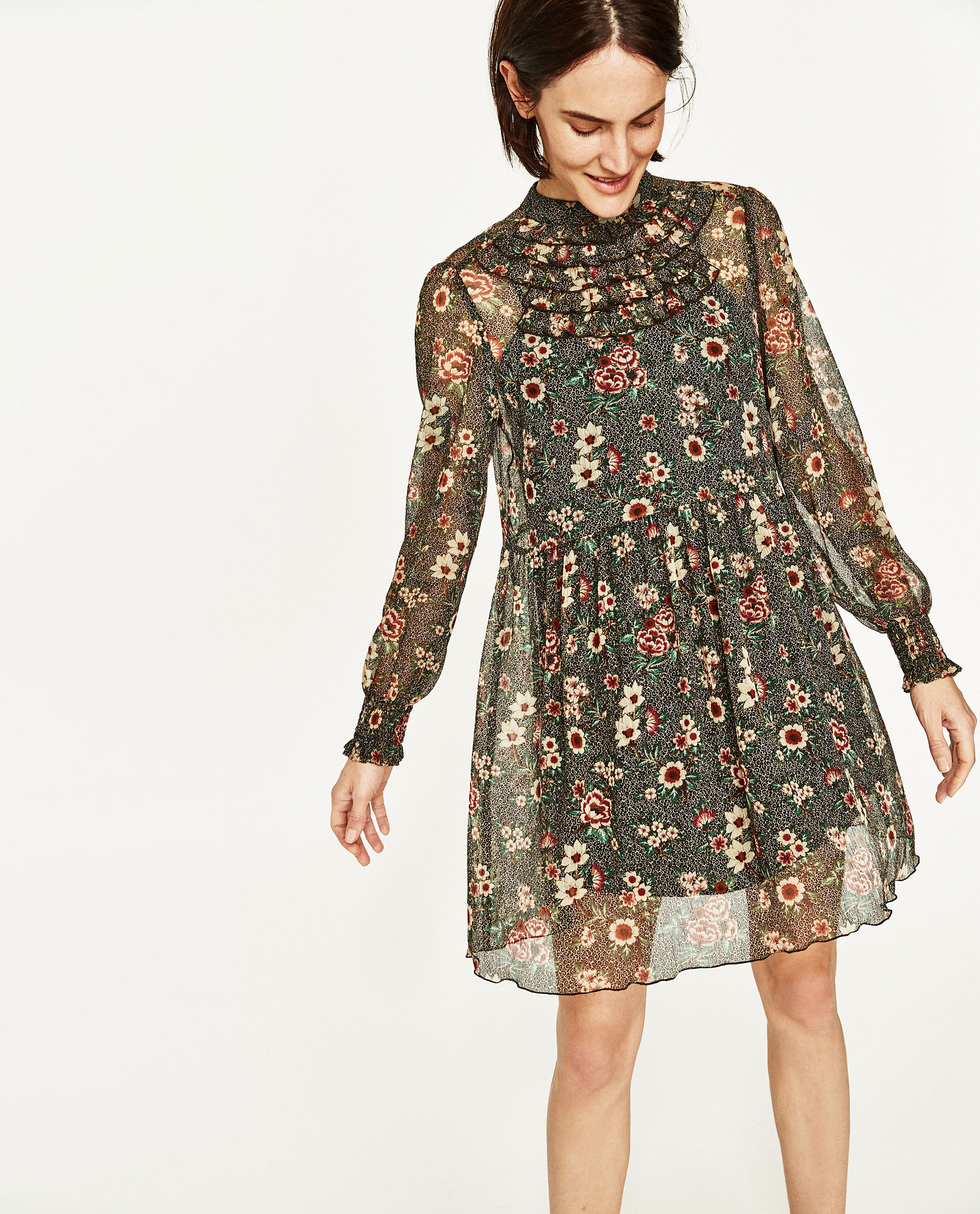 胸フリル付きワンピース