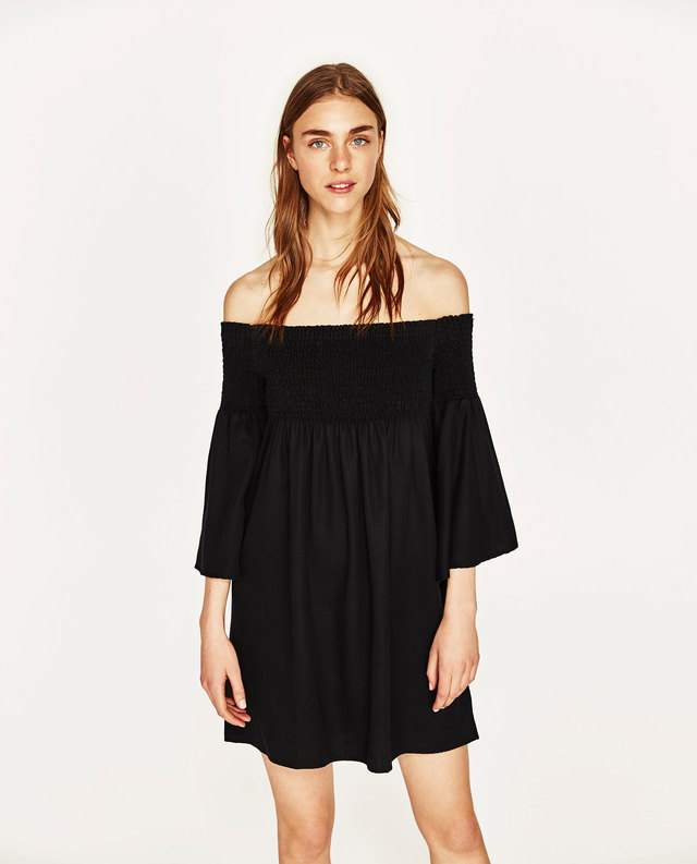 フリル付きボートネックワンピース