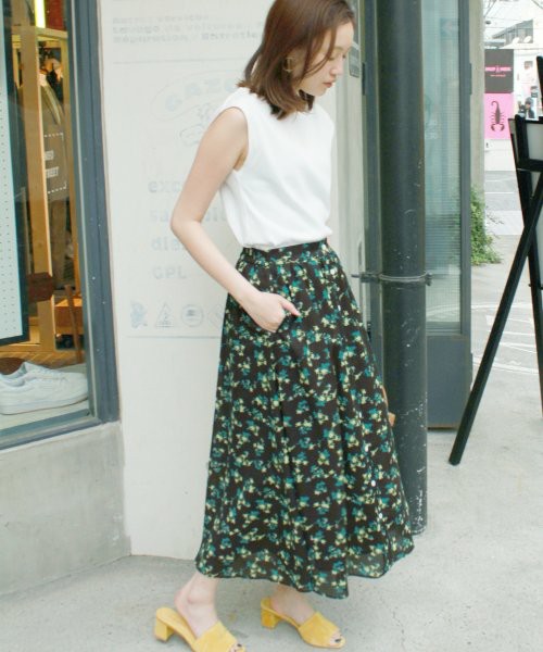 SLOBE IENA ハリヌキカットソー×フロントボタンスカートセットアップ