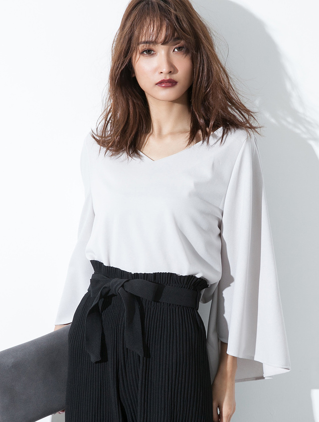 fifth  Vネック袖フレアブラウス