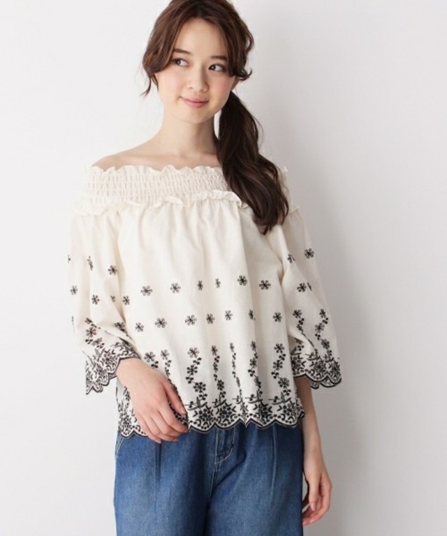 CorteLargo　スカラップ刺繍オフショルブラウス