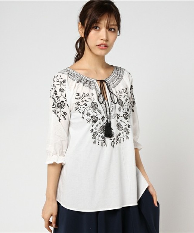 ikka　ローン刺繍ブラウス