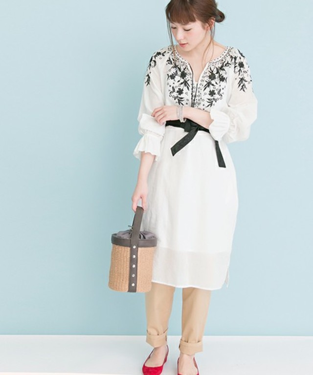 URBAN RESEARCH　フラワー刺繍ワンピース　