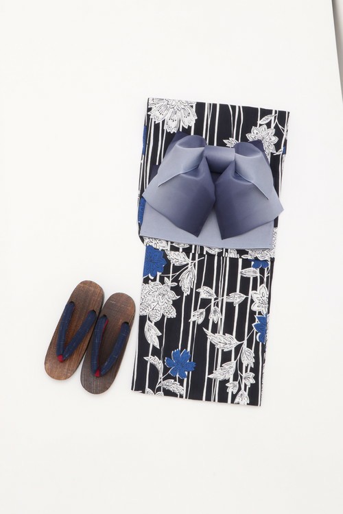 YECCA VECCA / 花柄×ストライプ柄浴衣